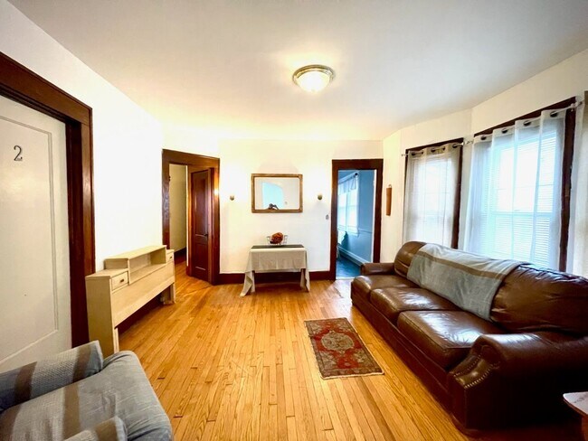 Building Photo - 916 Ackerman Ave