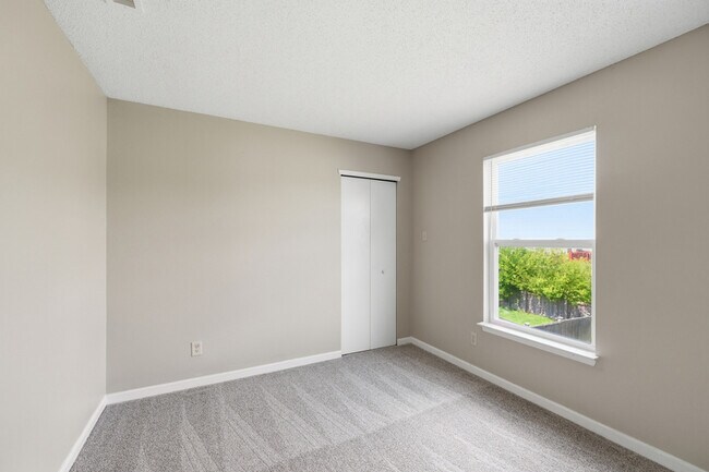 Building Photo - 2030 Orchid Bloom Ln