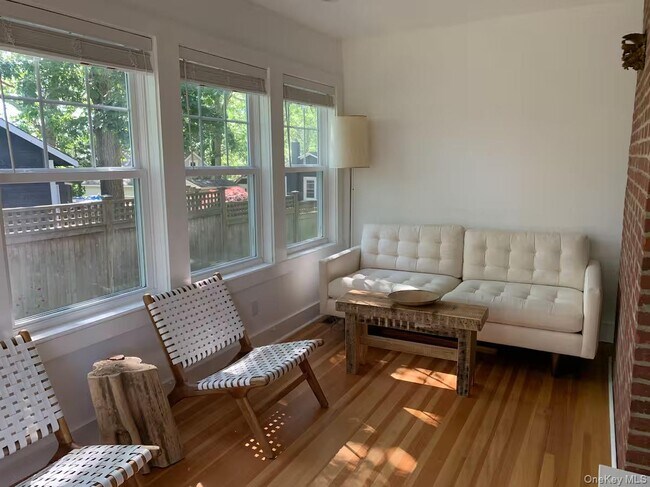 Building Photo - 1240 W Rd