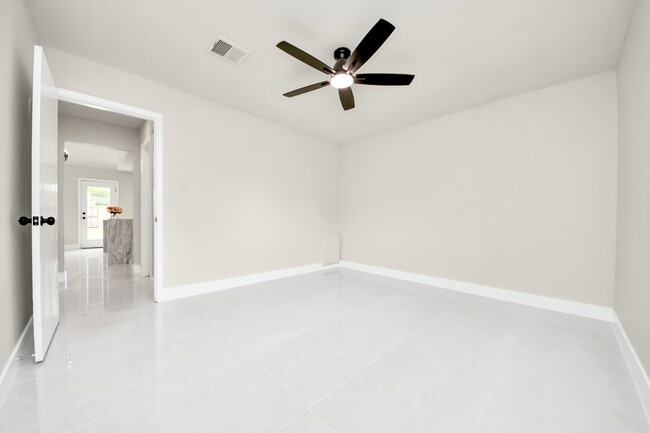 Building Photo - 7403 Shady Arbor Ln