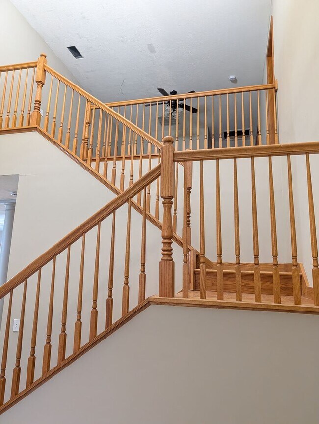 Building Photo - Home For Rent