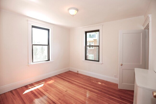 Building Photo - 508 Heath St