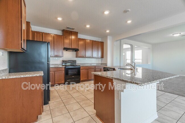 Building Photo - 308 Rustic Springs