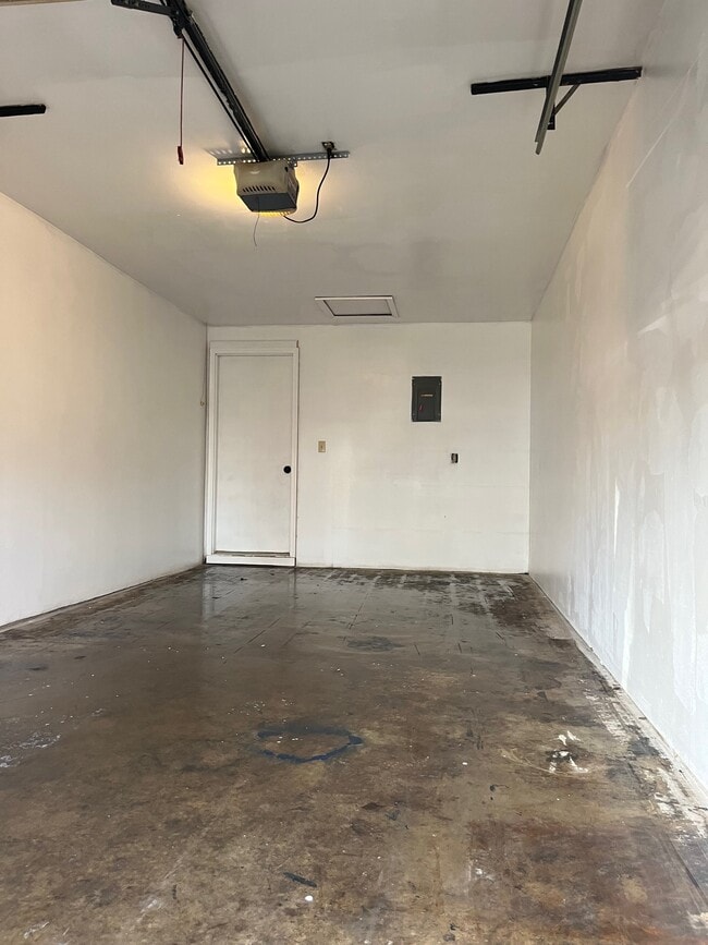 Building Photo - 43 Teri Dr