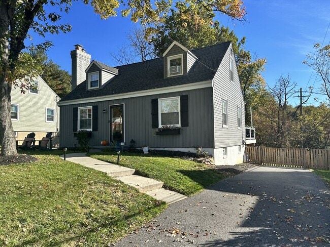 Building Photo - 10523 Howard Ave