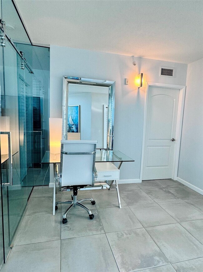 Building Photo - 1490 SE 15th St