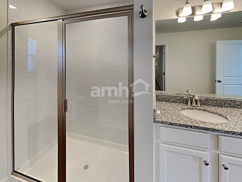 Building Photo - 1331 Lomond Dr