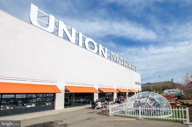 Building Photo - 1230 Penn St