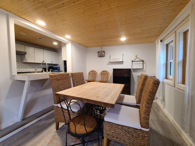 Building Photo - Charming Two Bedroom Ranch in Coloma