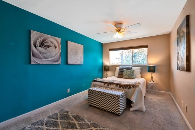 Building Photo - Spacious 3 Bed, 2.75 Bath Seward Park Home!