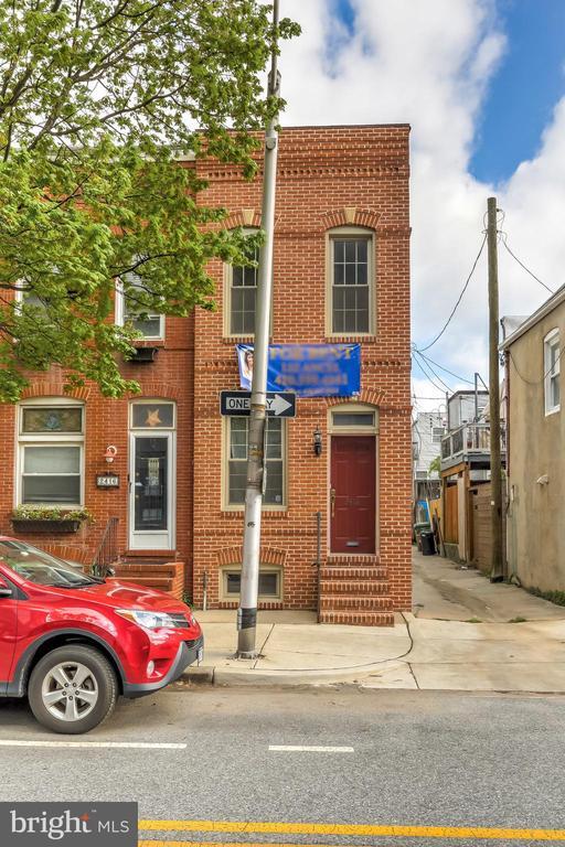 Building Photo - 2418 Hudson St