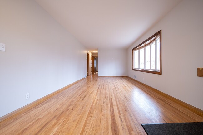 Building Photo - 10932 Russell Ave S