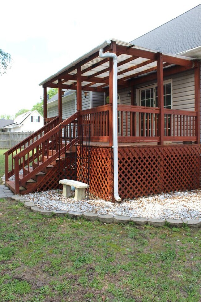 Building Photo - 500 Johnson Branch Rd