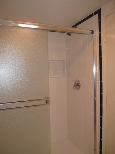 Building Photo - 215 El Porto St