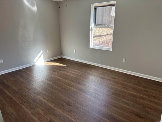 Building Photo - 6 Hiland Pl