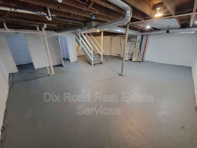 Building Photo - 109 N Decker Ave