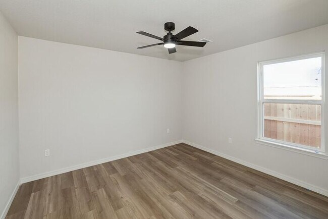 Building Photo - 8904 Oakleaf Ct