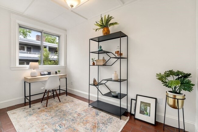 Building Photo - 43 Linnaean St