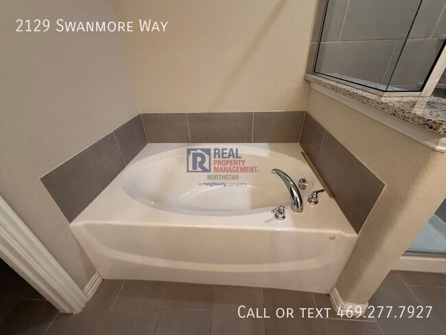 Building Photo - 2129 Swanmore Way
