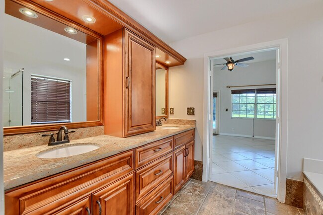 Building Photo - 22556 Middletown Dr