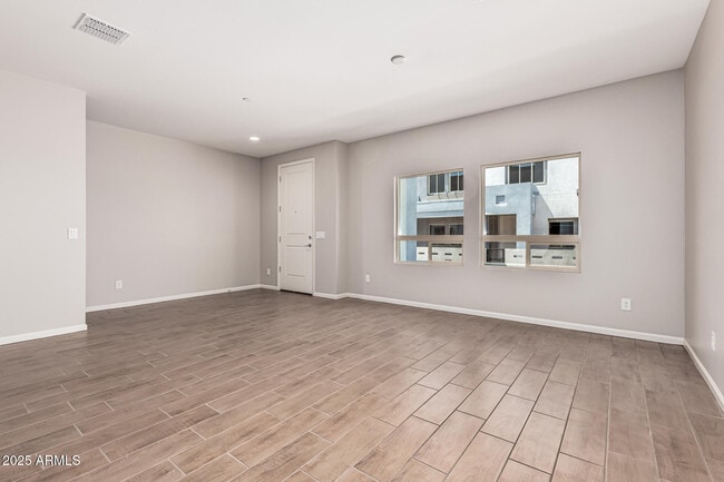 Building Photo - 733 E Commonwealth Ave