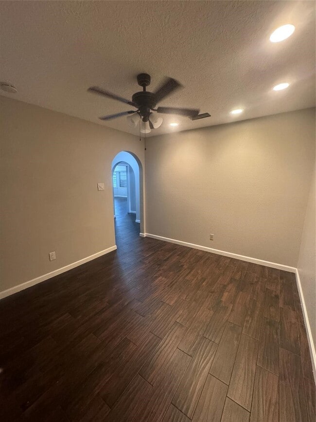 Building Photo - 7910 Jonquil Dr