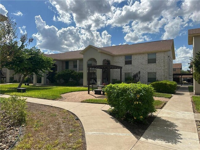 Building Photo - 15 Hibiscus Ave