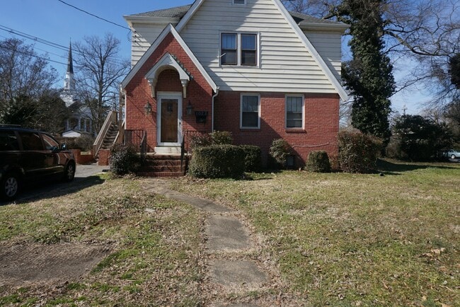 Building Photo - 1022 W 48th St