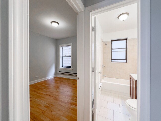 Building Photo - 3725 N Pine Grv