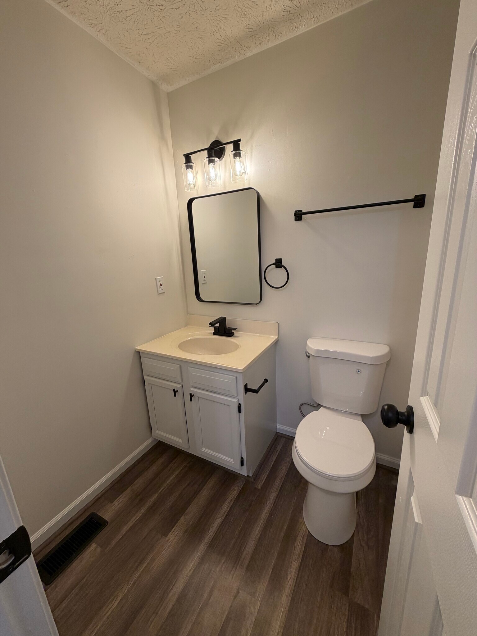 Building Photo - 10904 Coreys Way