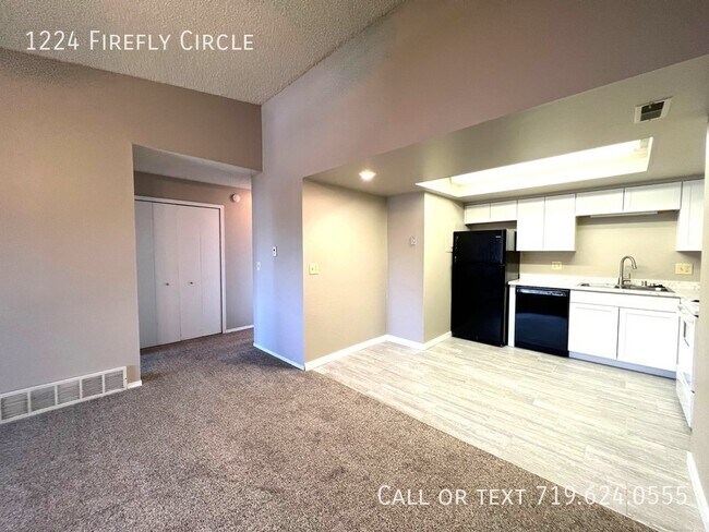 Building Photo - Fully Remodeled Condo