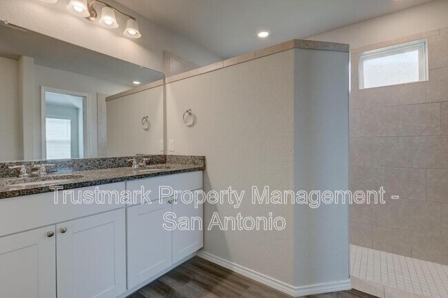 Building Photo - 242 Holland Pk