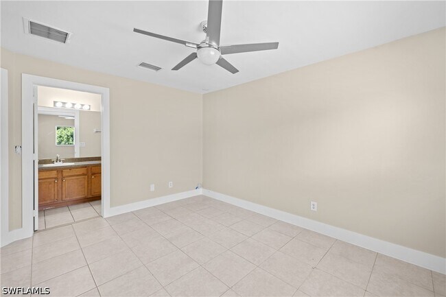 Building Photo - 909 Jaguar Blvd