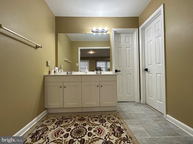 Building Photo - 12103 Salemtown Dr