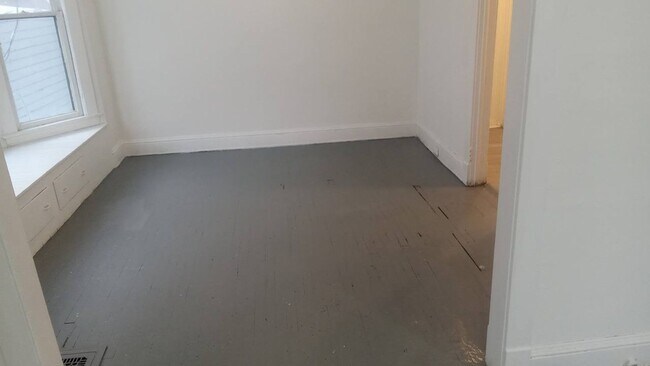 Building Photo - 441 Eddy Rd