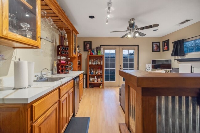 Building Photo - 3 bedroom 2 bath with Pool and Solar