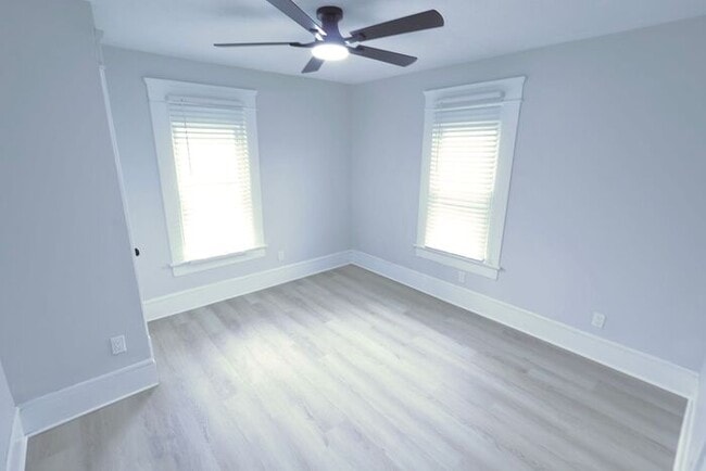 Building Photo - 686 East Ave