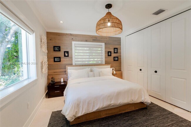 Building Photo - 1029 Mariposa Ave