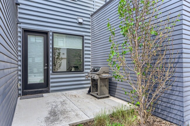 Building Photo - 3119 Bluff St