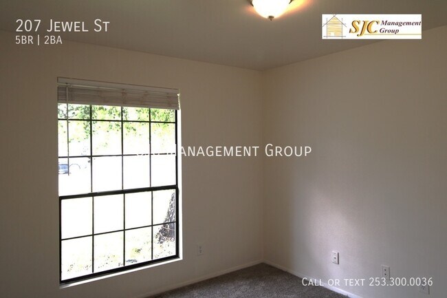 Building Photo - Five Bedroom 2 bath home for rent in Enumclaw