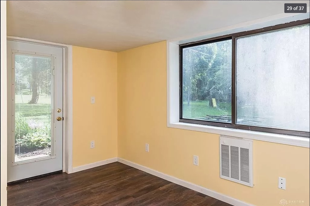Building Photo - 1086 Meadow Dr