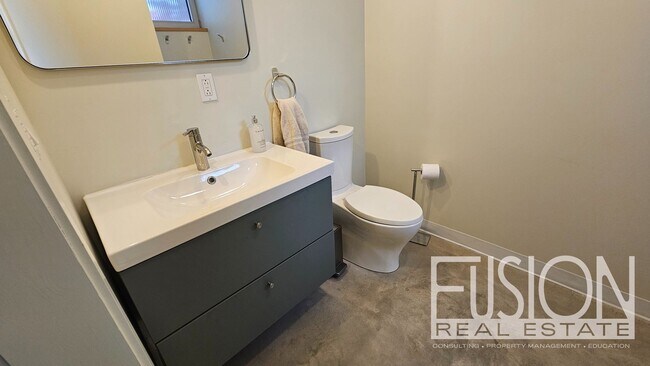 Building Photo - 11 Lakeview Terrace