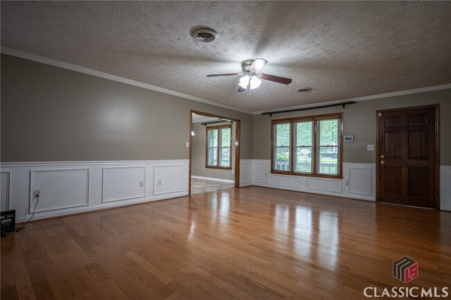 Building Photo - 1500 Crooked Creek Rd