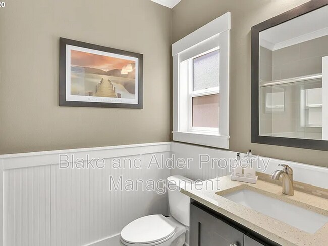 Building Photo - 3938 NE 66th Ave