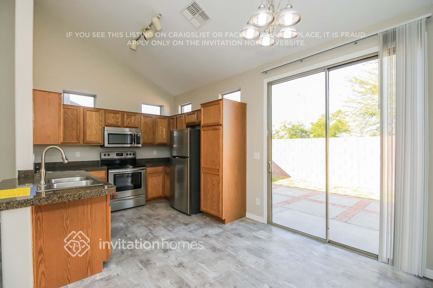 Building Photo - 9912 E Escondido Ave