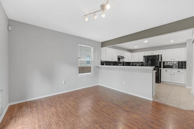 Building Photo - 6510 Stagecoach Ave