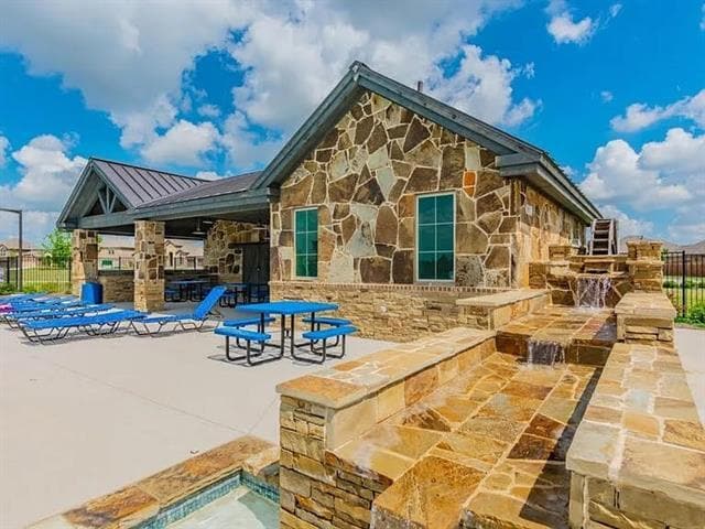 Building Photo - 512 Bronze Forest Dr
