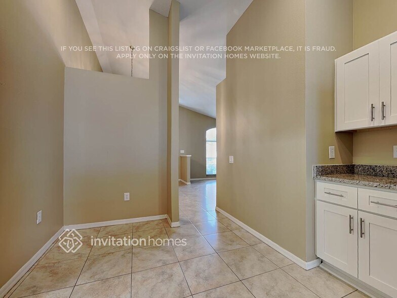 Building Photo - 25830 Bloomsbury Ct