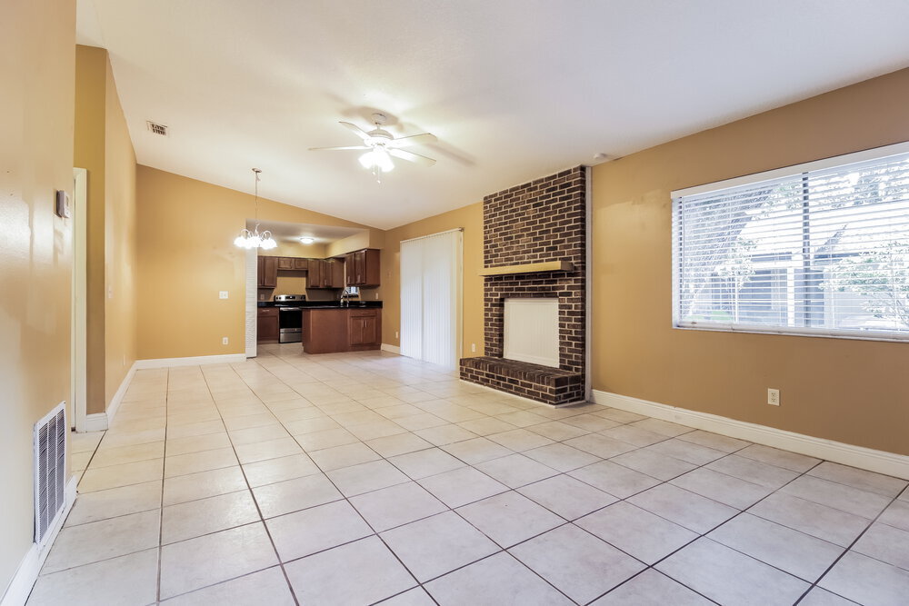 Building Photo - 647 Redwood Dr