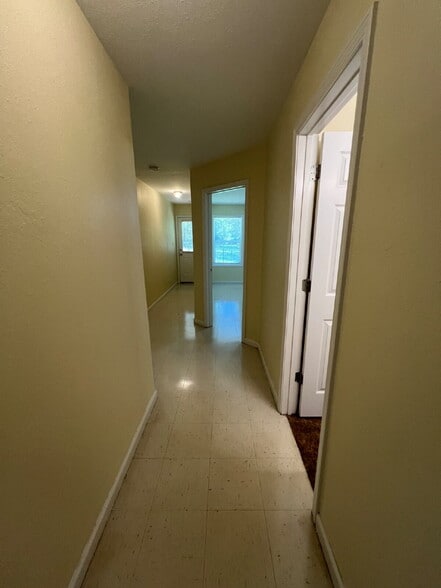 Building Photo - 9063 Pembroke Oak Grove Rd